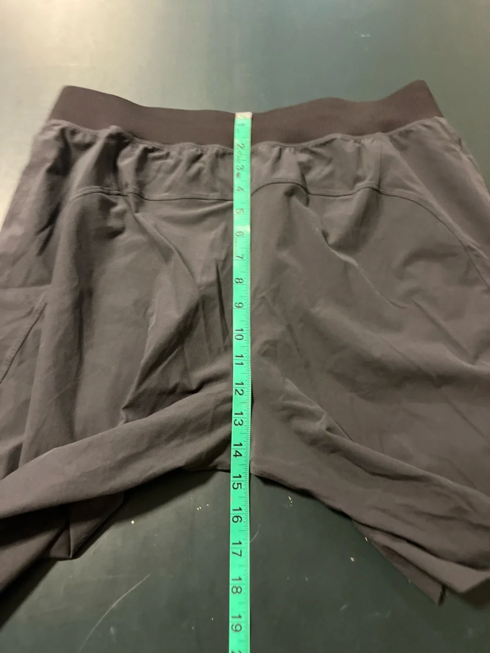 Lululemon Linerless Shorts 9” Dark Gray Mens Large Athletic Shorts Euc